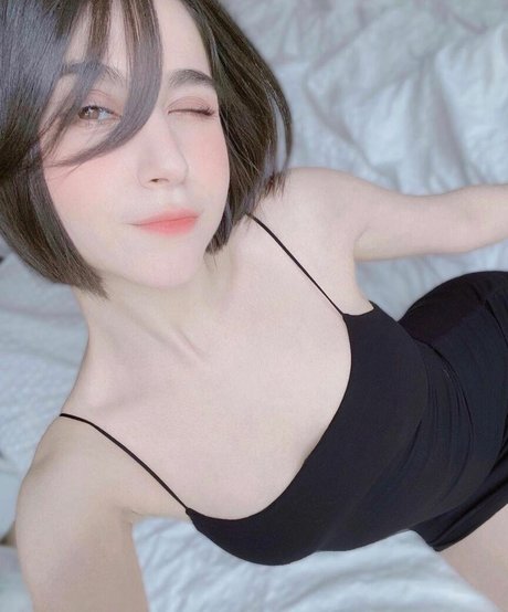 Alasti lekkinud OnlyFans-i pilt Midna