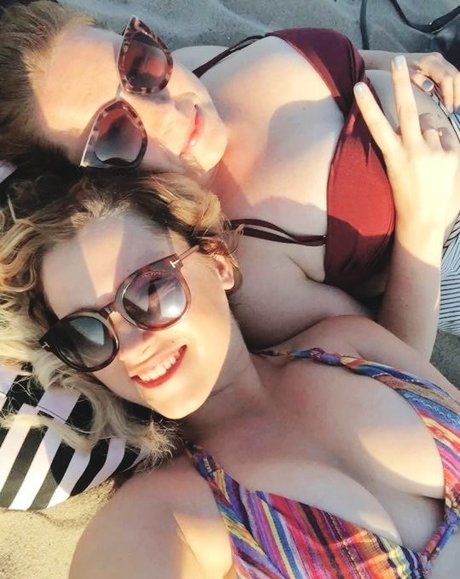 Foto nua vazada do OnlyFans de Eliza Taylor