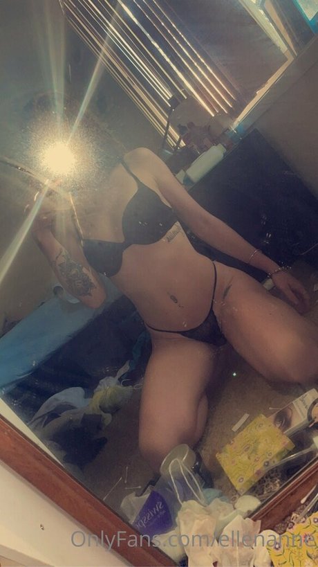 Naken lekkede OnlyFans-bilde av Ellenanne