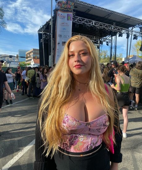 Amanda R