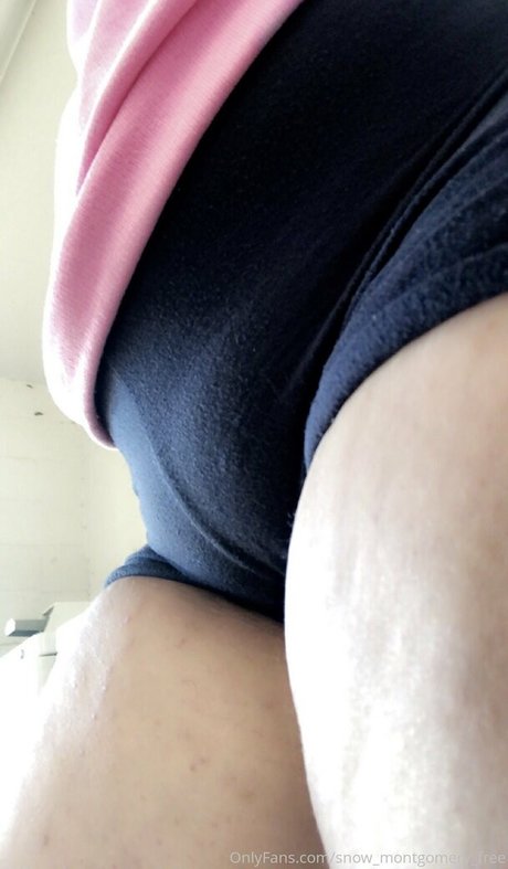 Naken lekkede OnlyFans-bilde av Snowmontgomeryfree