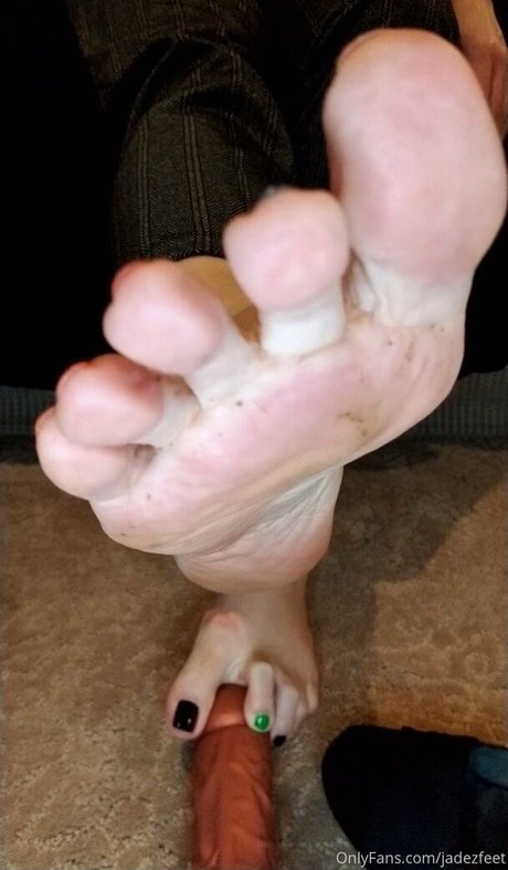 Naken läckt OnlyFans-bild av Jadezfeet