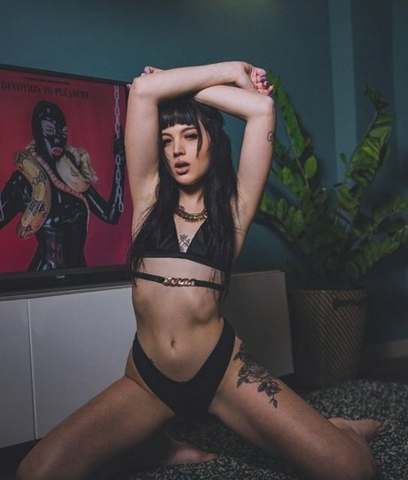 Naken lekkede OnlyFans-bilde av Baby Violent