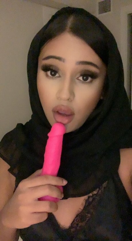Naken läckt OnlyFans-bild av Noisynadiaa