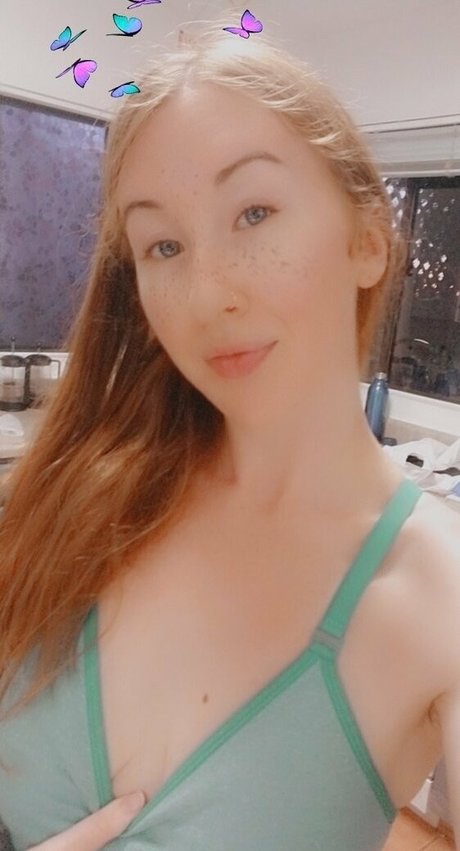 Naken lekkede OnlyFans-bilde av Ellierowynfans