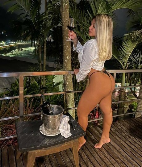 Naken lekkede OnlyFans-bilde av Lays Peace