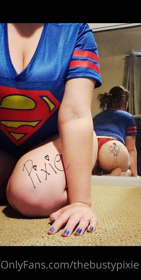 Naken lekkede OnlyFans-bilde av Thebustypixie