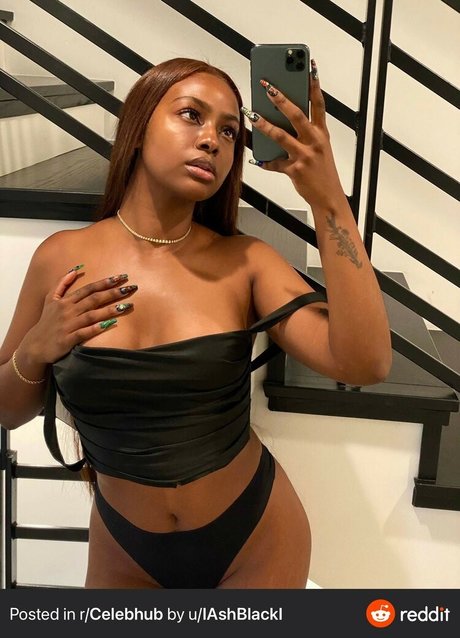 Nacktes geleaktes OnlyFans-Foto von Justine Skye