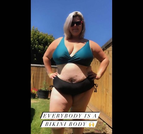 Naken lekkede OnlyFans-bilde av Plussizeandfine