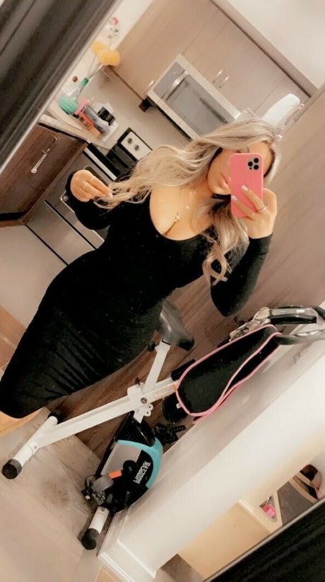 Naken lekkede OnlyFans-bilde av Milliondollamamiiii