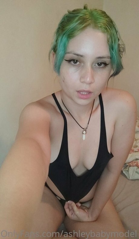 Naken läckt OnlyFans-bild av Ashleybabymodel