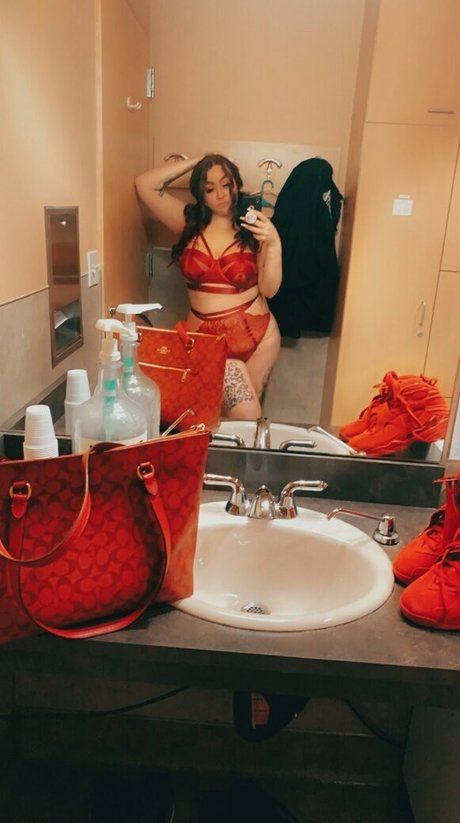 Nahá fotka uniklých OnlyFans od Champagnepetti