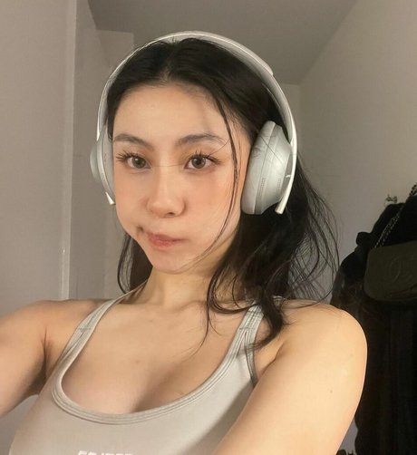 Shirliz Leee