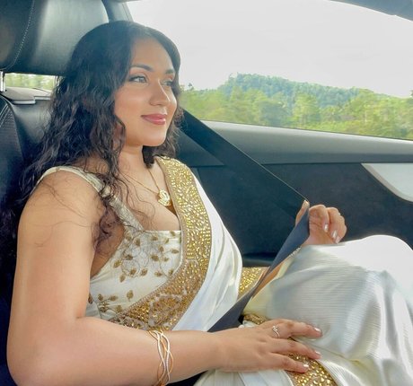Naken lekkede OnlyFans-bilde av Nimesha Jayarathne