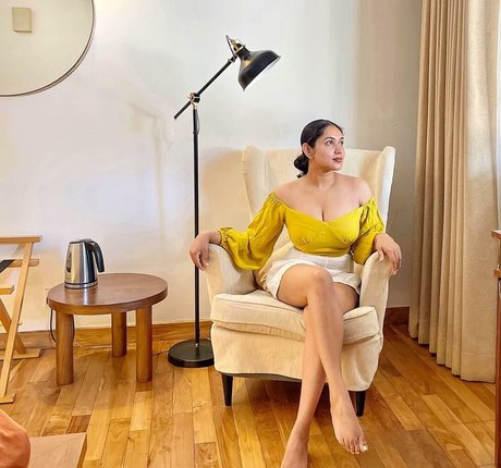 Naken läckt OnlyFans-bild av Nimesha Jayarathne