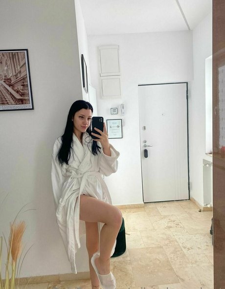 Naken lekkede OnlyFans-bilde av Milanaknowsbest