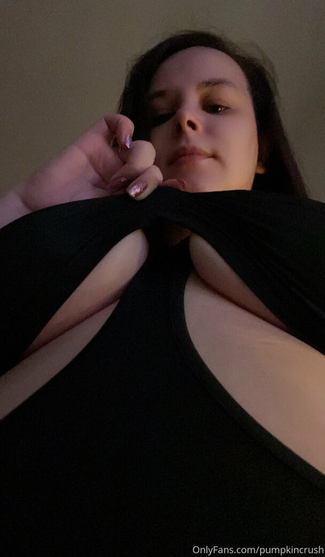 Alasti lekkinud OnlyFans-i pilt Pumpkincrush