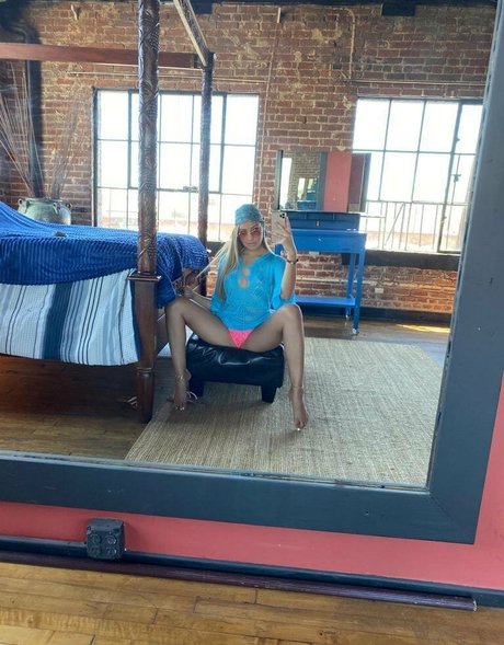 Naakte gelekte OnlyFans-foto van Xogizelle