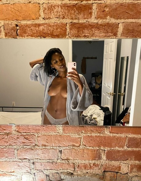 Nagie wyciekłe zdjęcie OnlyFans od Koraelle222