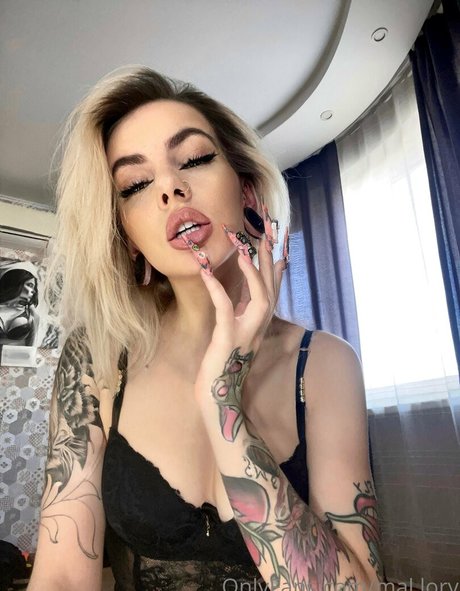 Naken lekkede OnlyFans-bilde av Mallory