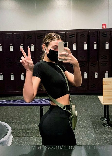 Alasti lekkinud OnlyFans-i pilt Movewithmikayla
