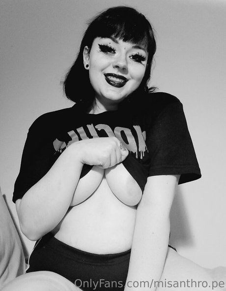 Naakte gelekte OnlyFans-foto van Misanthrope