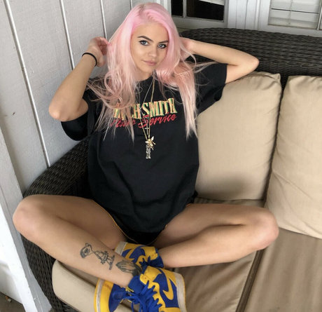 Naken lekkede OnlyFans-bilde av Hollie Rotten