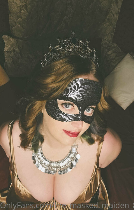 Naken lekkede OnlyFans-bilde av Themaskedmaiden87