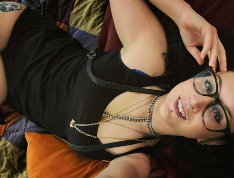 Naken lekkede OnlyFans-bilde av Supergirlsnghostsfree