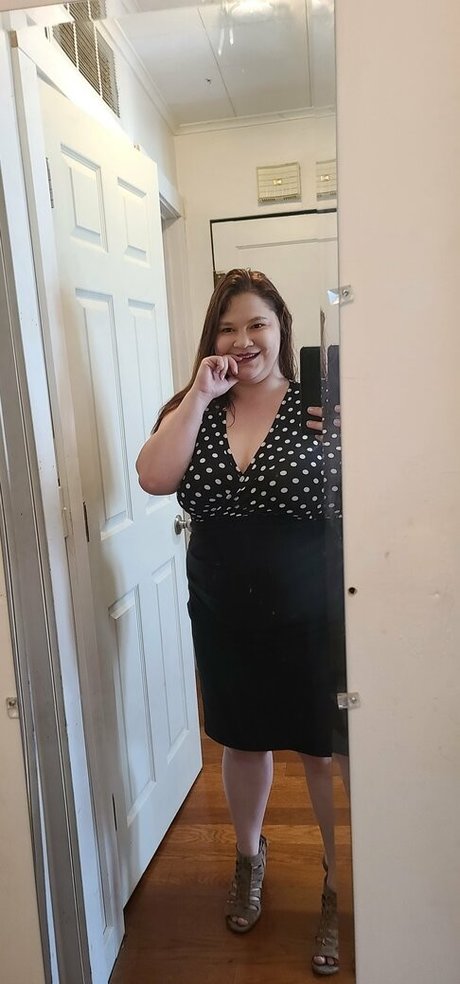 Naken lekkede OnlyFans-bilde av Mearathegoddess