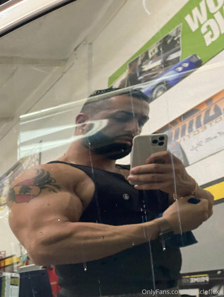 Nahá fotka uniklých OnlyFans od Muscleflexx